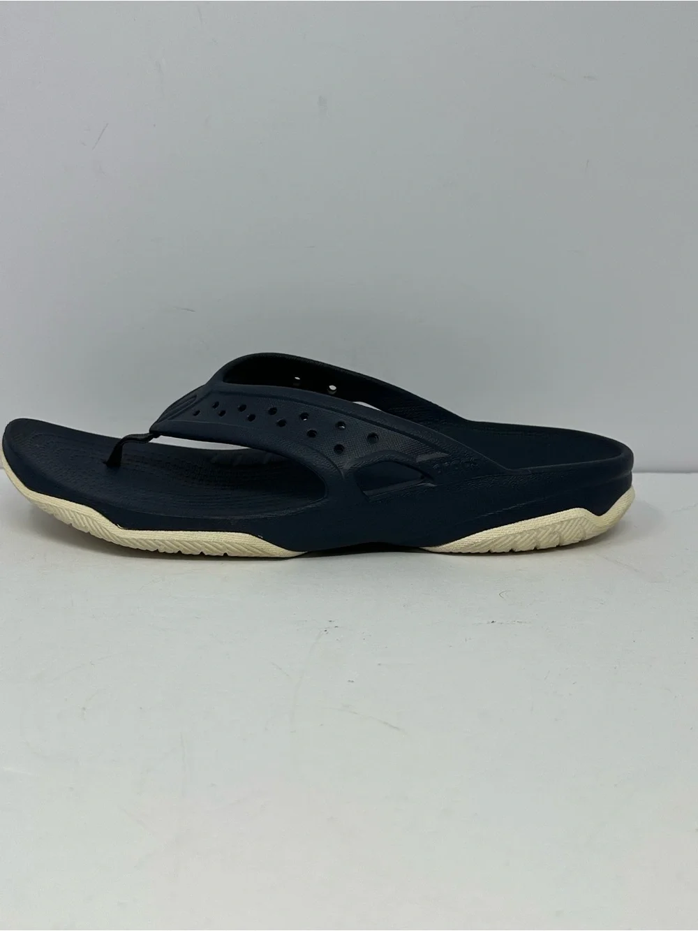 Crocs Crocband Thong Flip Flops Mens Sz 10 Navy Beach Sandals S2